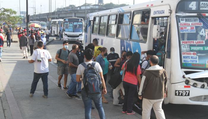 Servicio. La paralización del servicio está prohibida por ley.