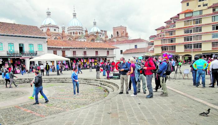 Turistas llegaron desde el viernes pasado a Cuenca. Otros separaron hotel para hoy.