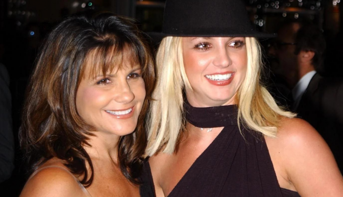 Britney Spears junto a su madre.