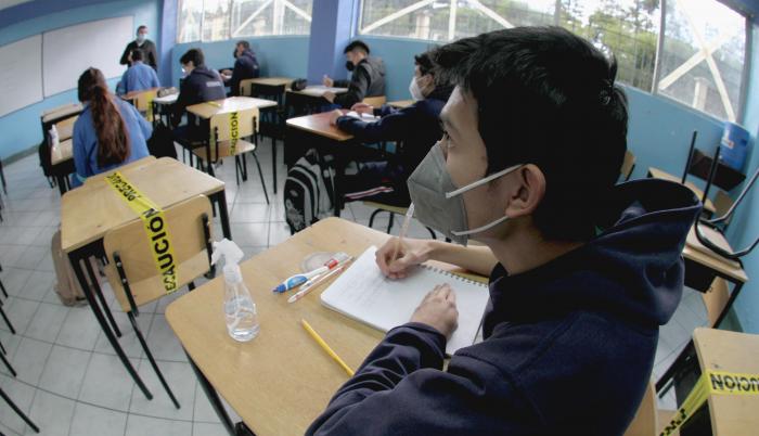 Estudiantes colegio municipal Quito