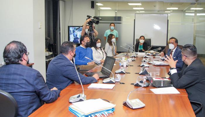 Una de las reuniones de la Comisión de Régimen Económico, donde hoy pidió disculpas Diego Ordóñez.