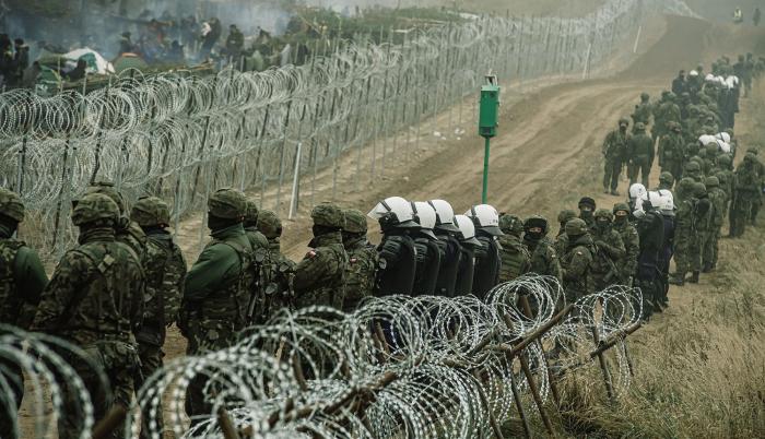 Imagen facilitada por las Fuerzas de Defensa polacas del despligue de soldados en la frontera con Bielorrusia.