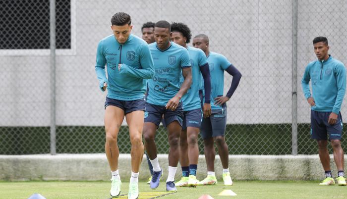 ECUADOR-ENTRENAMIENTO-JOAO-ROJAS