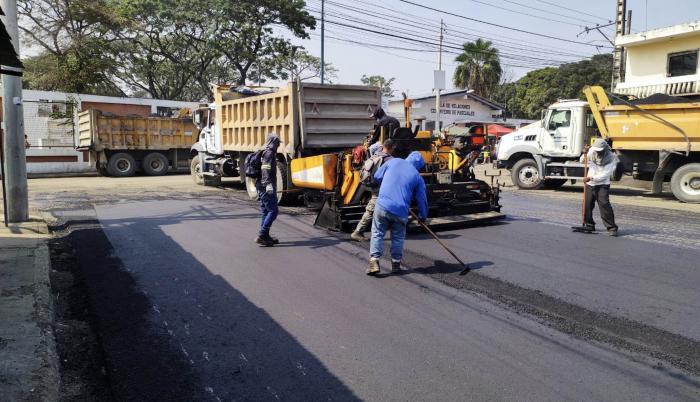 Pavimentacion en las Parroquias Tarqui y Pascuales 7