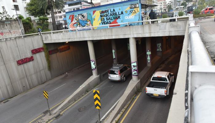 Paso a desnivel Quito 12 de octubre