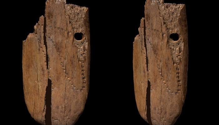 El colgante de la cueva de Stajnia está decorado con un patrón de, al menos, 50 perforaciones.