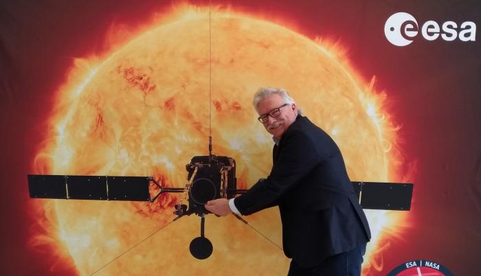 En una imagen de archivo, el director de Ciencia de la Agencia Espacial Europea (ESA), Günther Hasinger, posa para Efe, con motivo del despegue de la misión Solar Orbiter hacia el Sol.