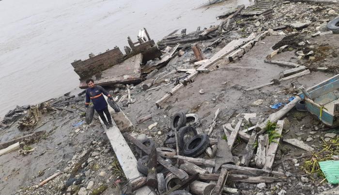 Limpian Riberas del rio Guayas 1