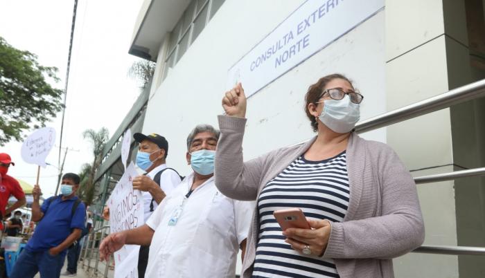 Pacientes transplantados, con insuficiencia renal, hemofilia, miastenia gravis, reumáticos y otras enfermedades expusieron que tienen que autofinanciar su tratamiento, sea por la compra de insumos o de medicamentos.