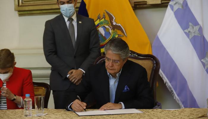 lasso firma decreto comision carceles