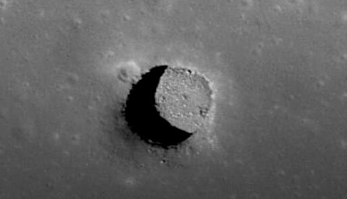 Cueva lunar (7465352)