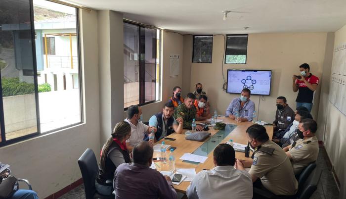 Autoridades. La emergencia en Zaruma se trata con varias entidades.