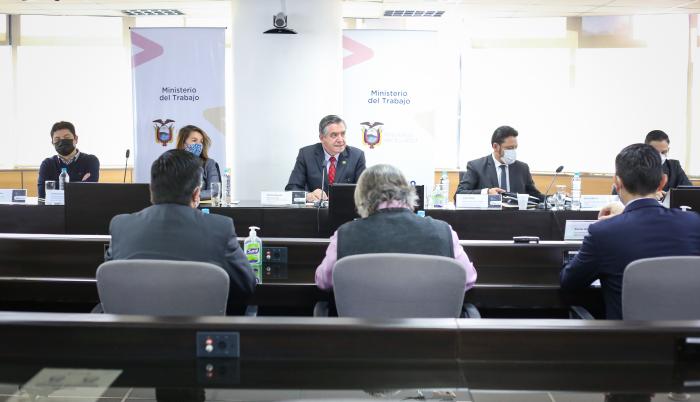 EMPRESARIOS Y TRABAJAD (7386954)