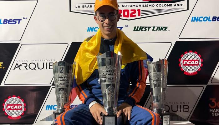 MATEO-VILLAGÓMEZ-PILOTO-ECUATORIANO