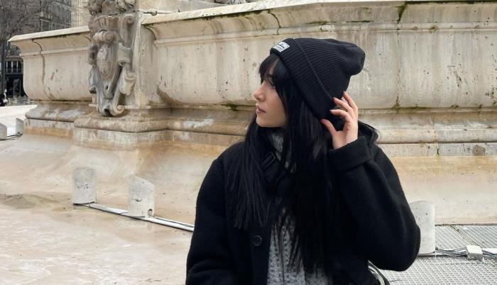 Luego de una gira intensa por todo España, la cantante Aitana está disfrutando de los últimos días del 2021 con sus amigos por las calles de París.