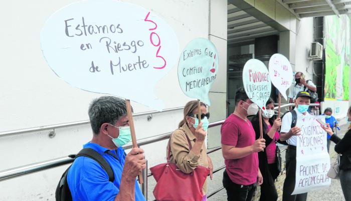 En varias ocasiones, pacientes exigieron medicamentos en casas de salud.