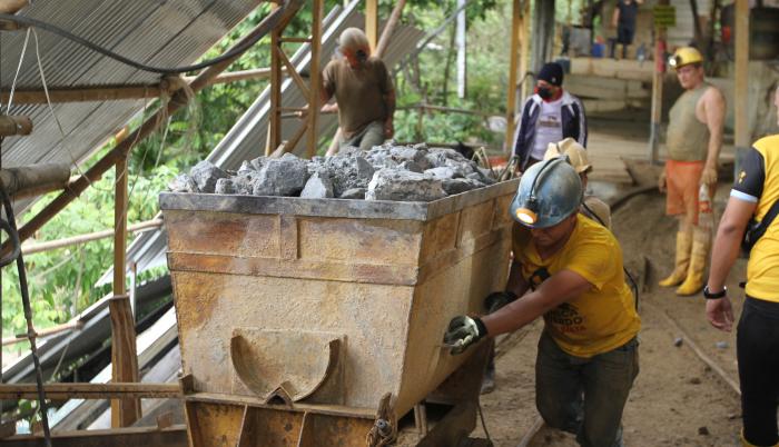 Actividad en una mina legal de Portovelo, cerca de Zaruma, ahora en crisis por la falta de control.