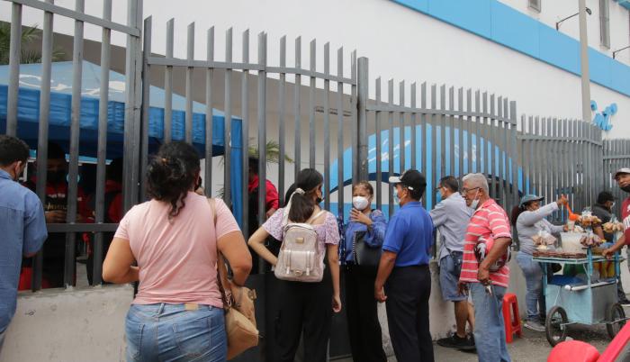 COBROS DE SERVICIO QUE (7556172)