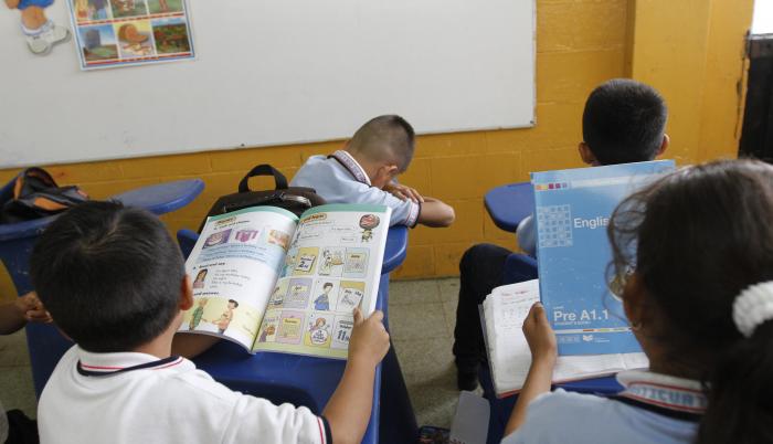 NIÑOS EN CLASE