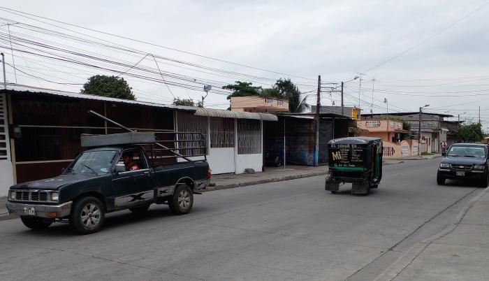 LOS CARROS EN CONTRA VIA