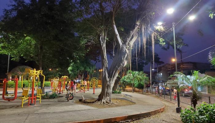Tecnologia LED mejora la iluminacion de parques