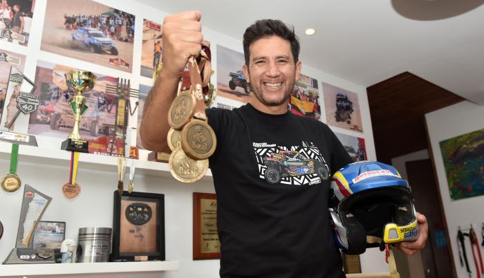 Sebastián Guayasamín, piloto ecuatoriano