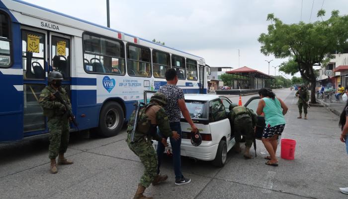 Despliegue de militares en el sur de la ciudad, tras asesinatos.