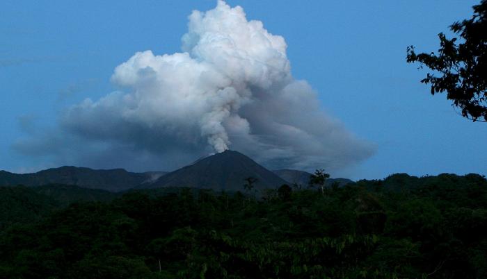 El volcán Reventador de Ecuador, en una fotografía de archivo.