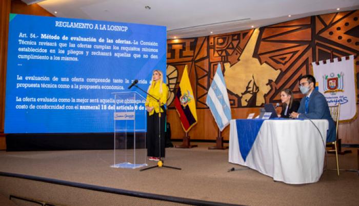 Presentación. La prefecta del Guayas, durante su intervención ayer.