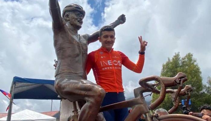 Richard-Carapaz-estatua-medalla-olímpica