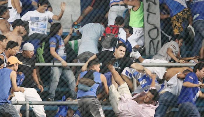 Barra-violencia-estadio Capwell