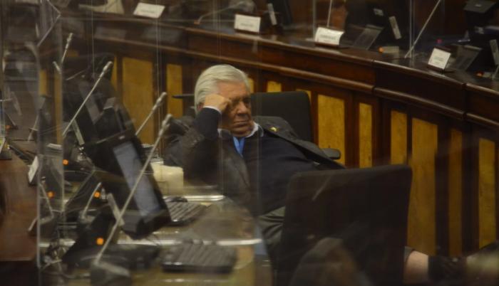 marcos molina duerme en el pleno