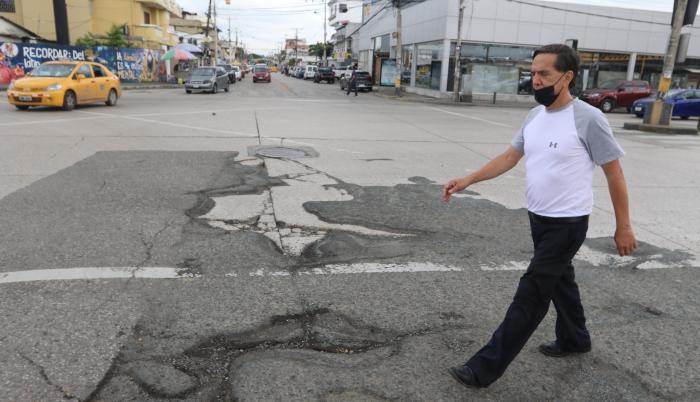 1. Bacheo. El cabildo no da respuesta ni solución a la necesidad urgente de reparar la capa asfáltica de varias calles de las avenidas principales de Guayaquil pese a las constantes denuncias ciudadanas.