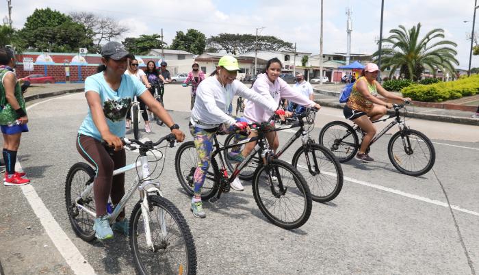 mujeres en bici