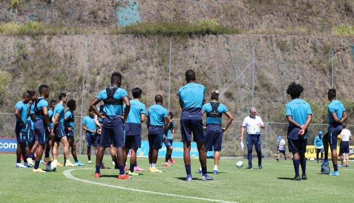 GUSTAVO-ALFARO-ENTRENAMIENTO-ECUADOR