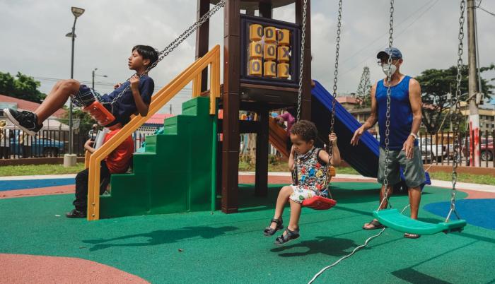 Inversion de USD 250 Mil se inauguran 2 parques en el sur 20