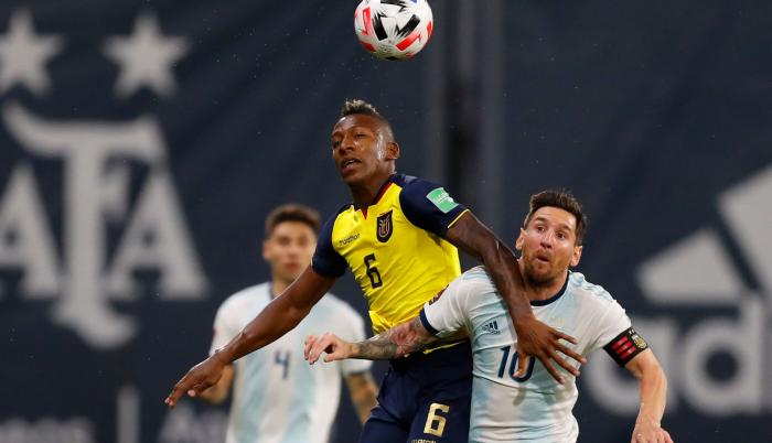 Messi-Estupiñan-ecuador-argentina