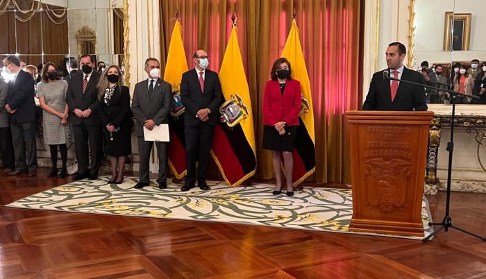 LUIS VAYAS SILVIA ESPINDOLA