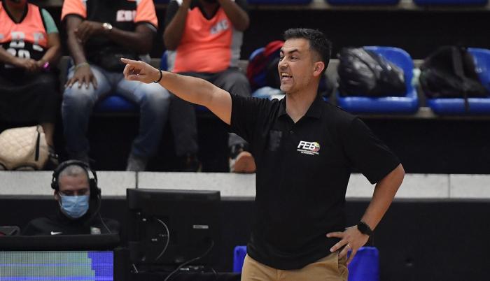 Lucas Gil DT Ecuador Sub-18 Baloncesto