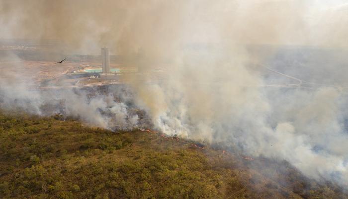 Fotografía de archivo de un incendio forestal en las cercanías de la ciudad de Cuiabá en el estado de Mato Grosso (Brasil).