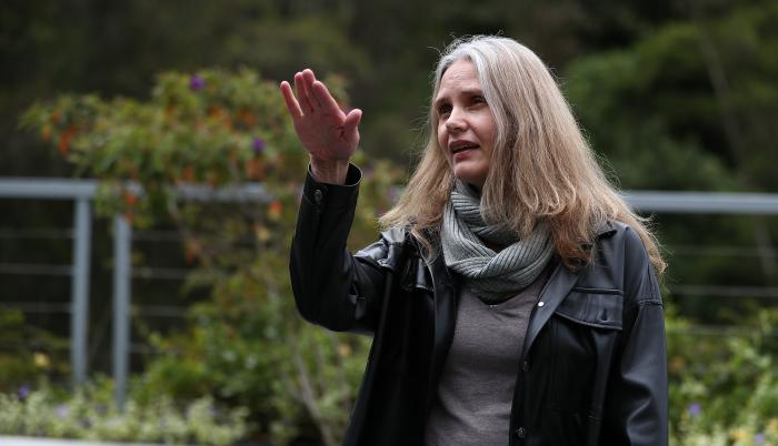 La actriz Anahí Hoeneisen habla en entrevista con Efe, el 11 de abril de 2022, en Quito (Ecuador).