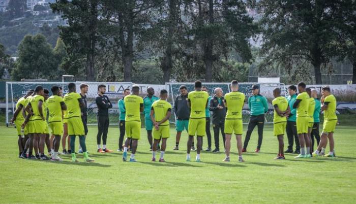 ENTRENAMIENTO-BARCELONA-COMPLEJO-TUMBACO