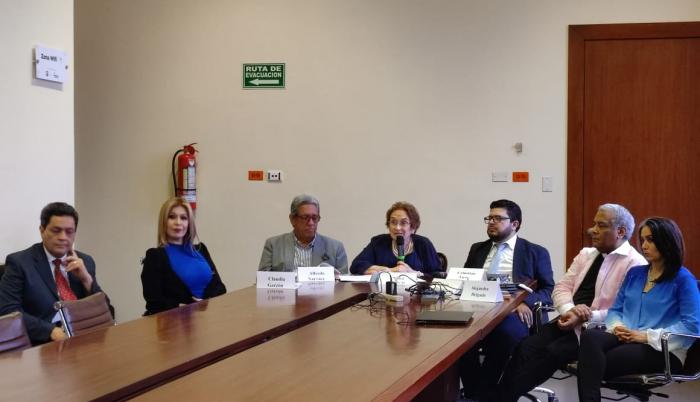 Comisión de Paz en rueda de prensa.