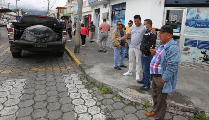 Los parientes de Toala llegaron con un ataúd en el que lo trasladarían hasta San Lorenzo, Esmeraldas.