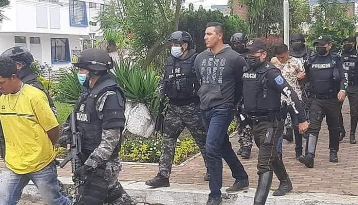 Los sospechosos puestos a órdenes de las autoridades y las evidencias entregadas al Centro de Acopio de la Policía.