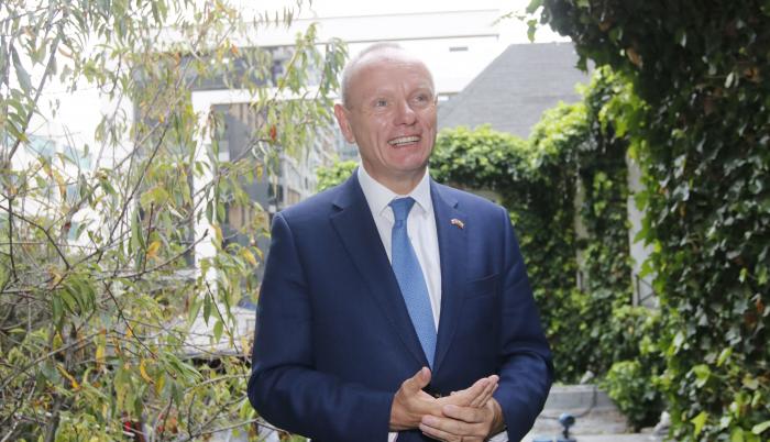 MIKEFREER MINISTRO DE (8080390)