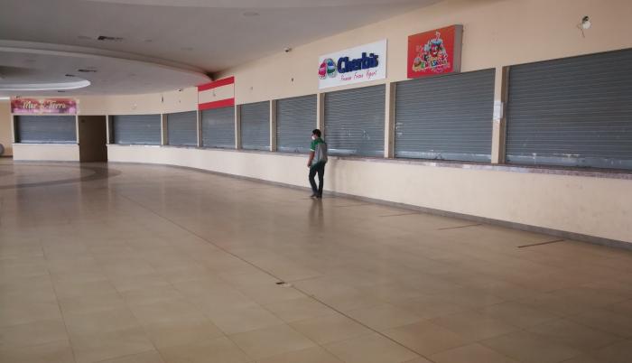 Patio de comida del Centro Comercial cerraron