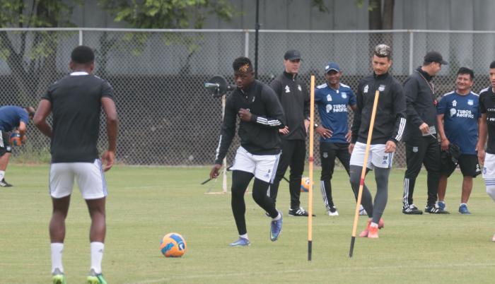 Entrenamiento-emelec-jugador-Capwell
