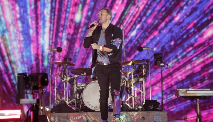 El vocalista de la banda británica de rock-pop Coldplay Chris Martin en un show.