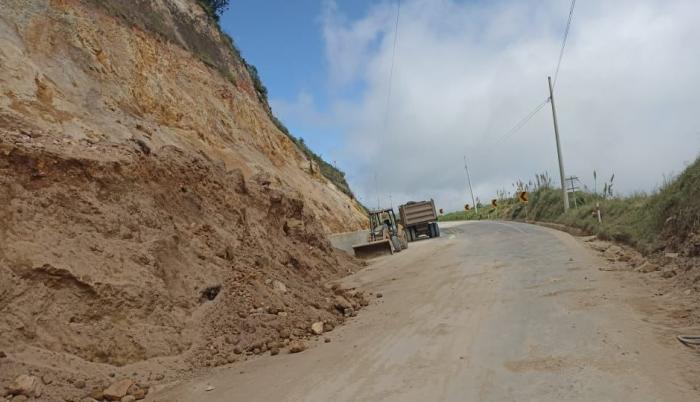 Trabajos en vía Riobamba-Cuenca
